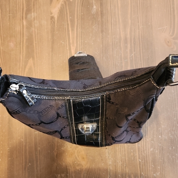 Chaps Black Shoulder Carry Zip Purse Bag With Double Mirror And Holders - Picture 8 of 16